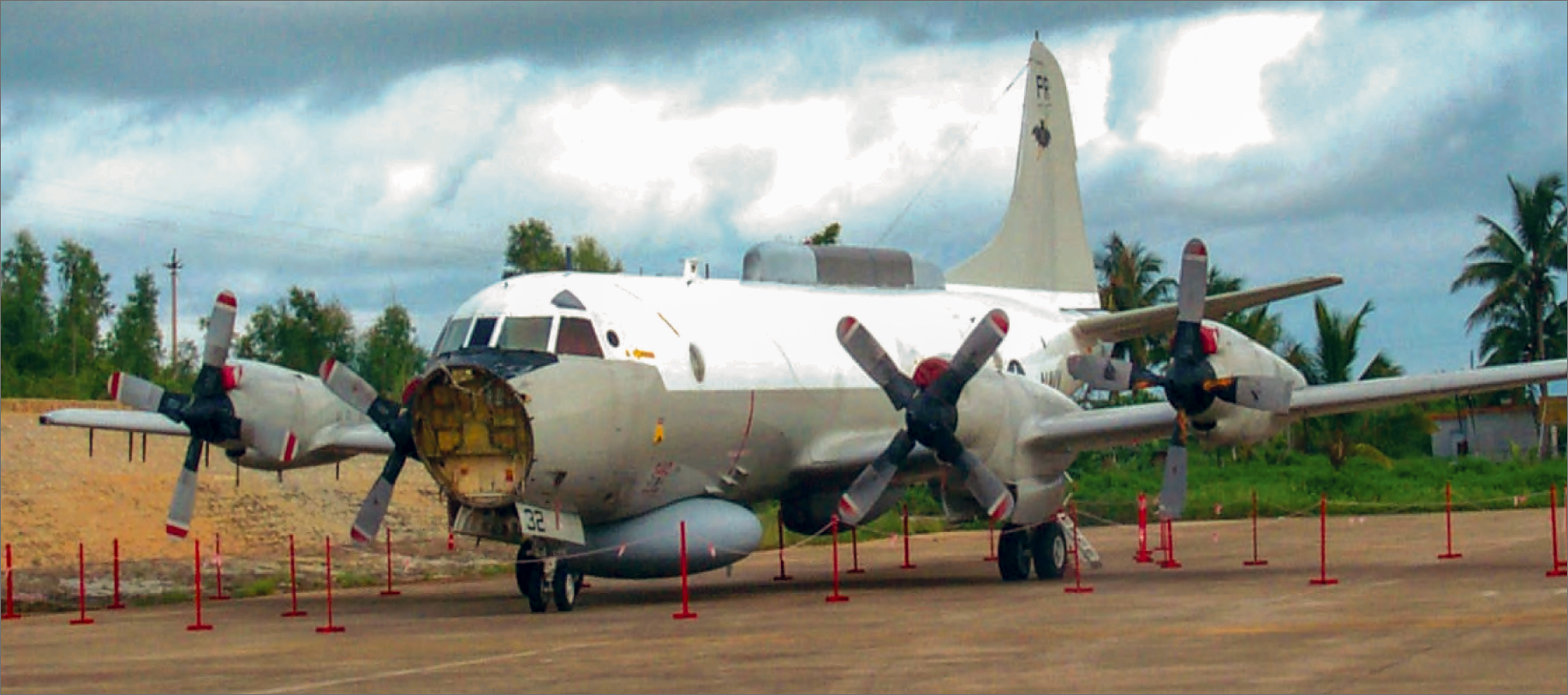Cargo plane missing nose